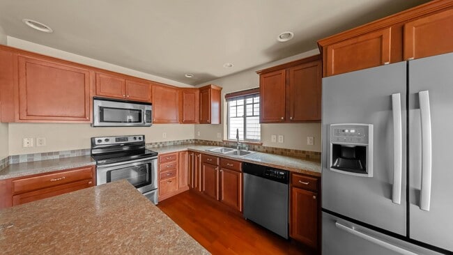 Building Photo - 3 Bed 2.5 Bath - Townhome - Pet Friendly - NAS Whidbey