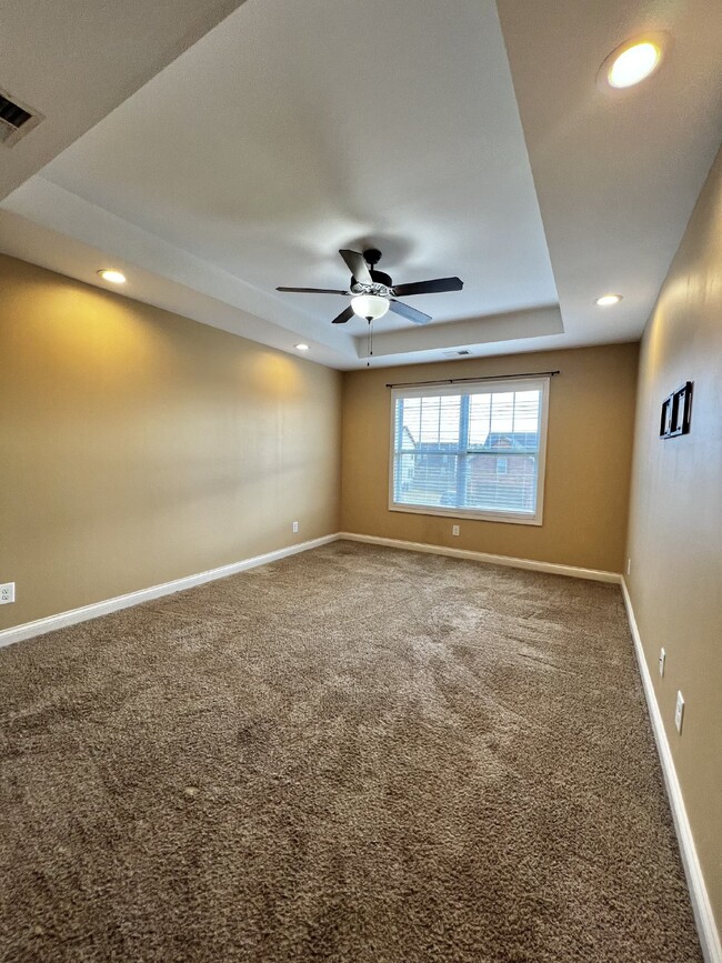 Building Photo - Charming 3BR/2.5BA Home in Clarksville! PE...