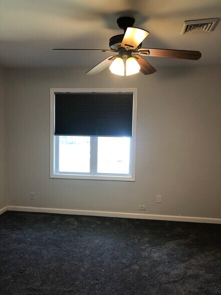 Building Photo - 16 Crestmont Dr