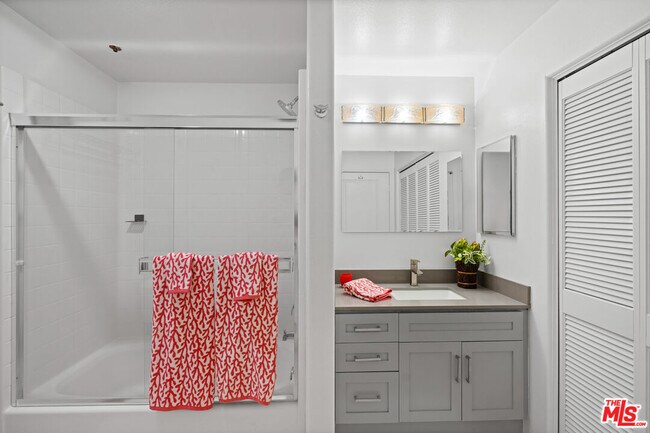 Building Photo - 100 S Alameda St