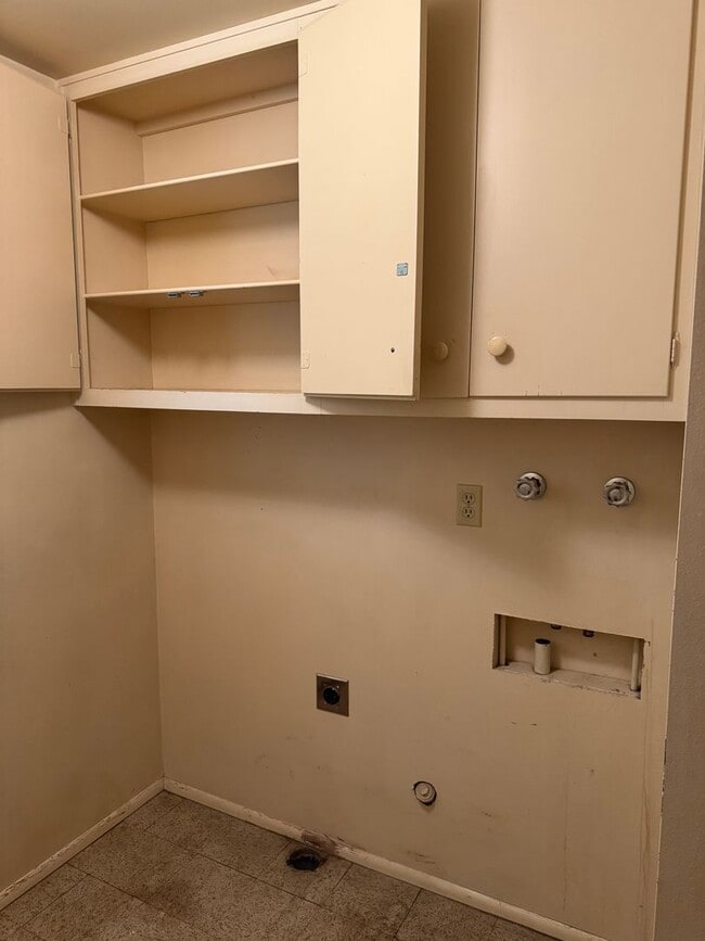 Building Photo - Updated 2 bedroom 1 bathroom house in Eugene!