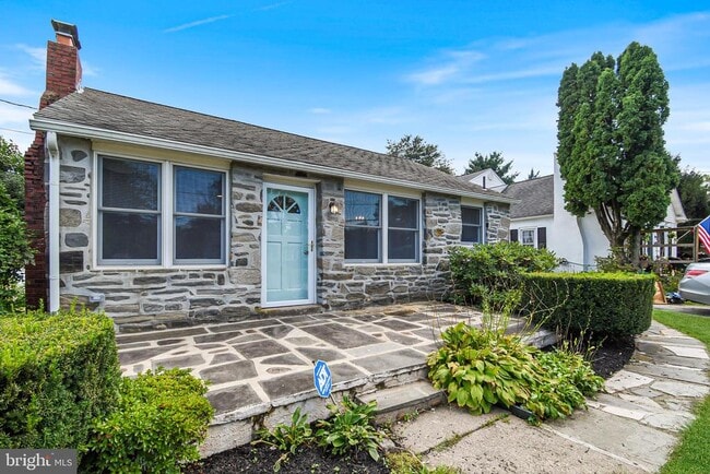 Building Photo - 115 Locust St