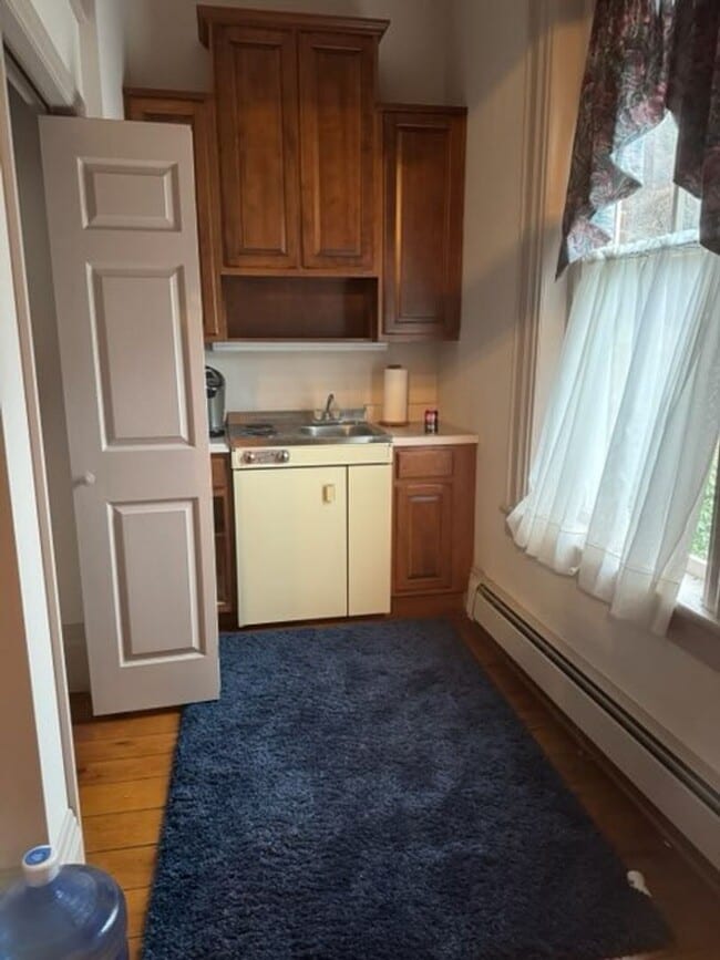 Building Photo - Rare find in great school district