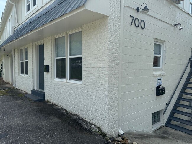 Building Photo - 1 Bedroom with water and electric included close to downtown Morganton!