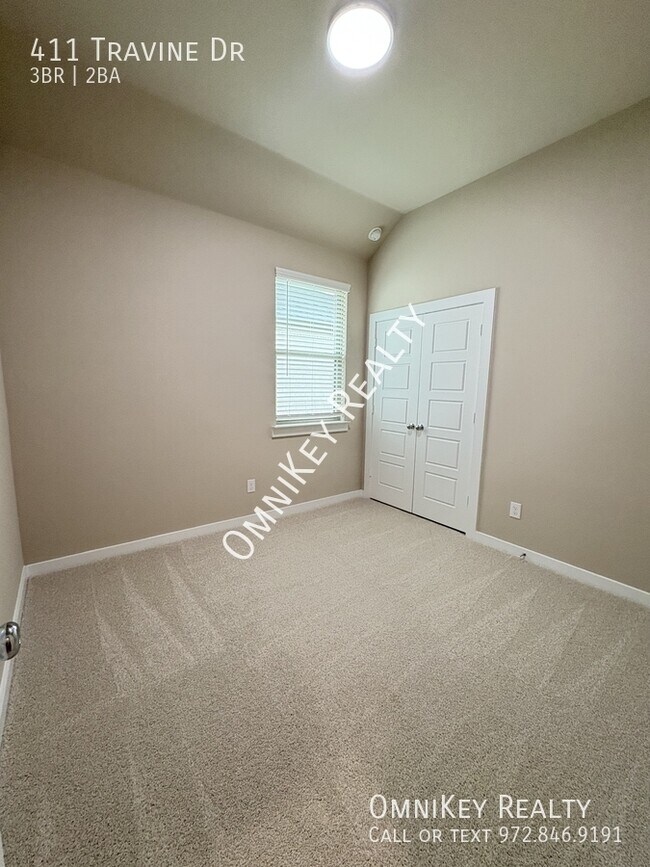 Building Photo - 411 Travine Dr