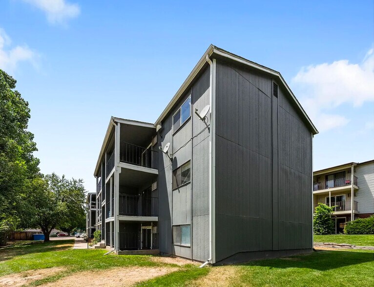 Building Photo - 1684 Riverside Ave