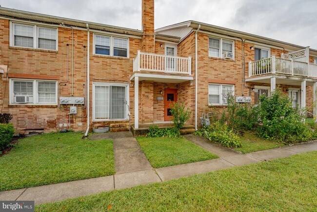 Building Photo - 703 N Oxford Ave