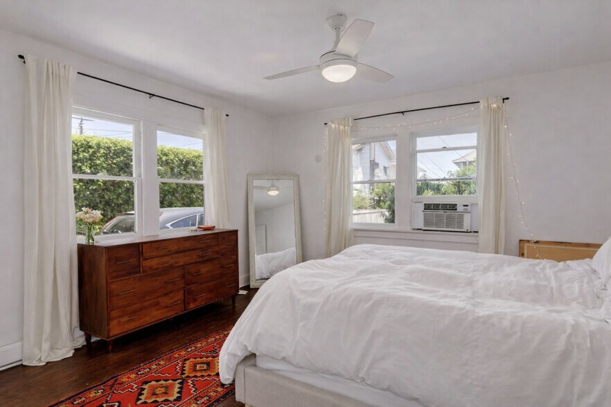 Building Photo - 2345 W 21st St