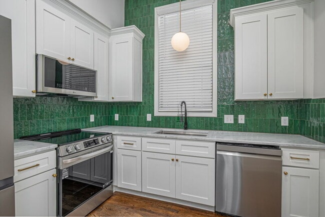 Building Photo - 1107 E 32nd St