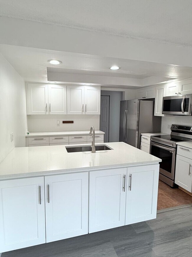 Building Photo - Charming 3-Bed Condo in Quail Run | Pool, ...
