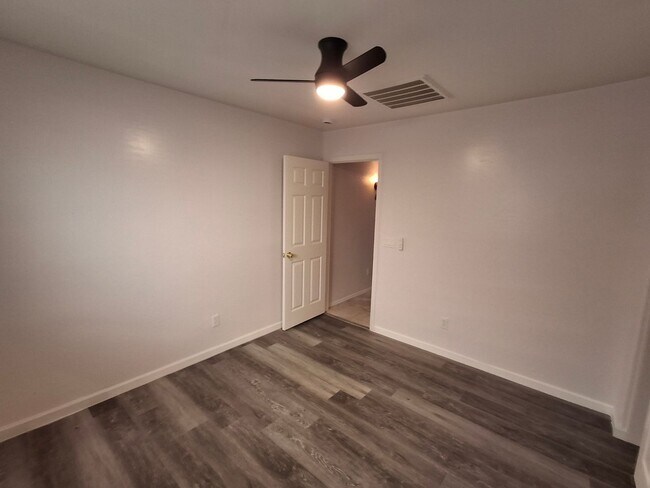 Building Photo - 29109 N Yellow Bee Dr