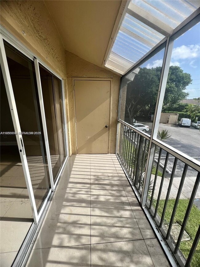 Building Photo - 660 Cypress Club Way