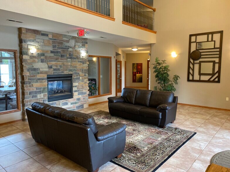 Common area - 230 Hilldale Dr