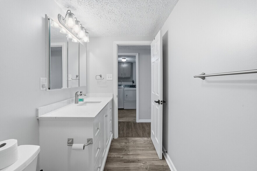 Building Photo - 1204 Dutilh Rd