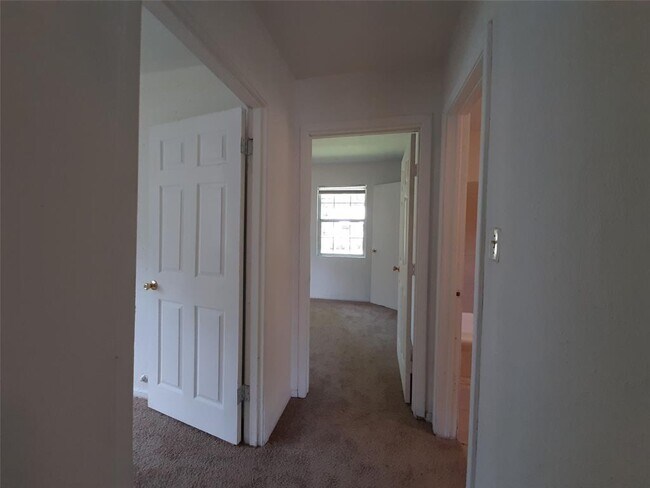 Building Photo - 10322 Rosehaven Dr