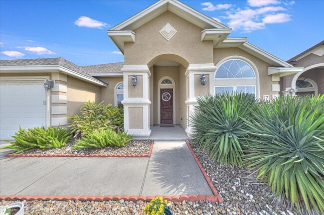 Building Photo - 7522 S Lake Dr