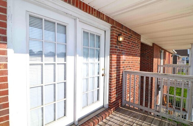 Building Photo - 402 E St