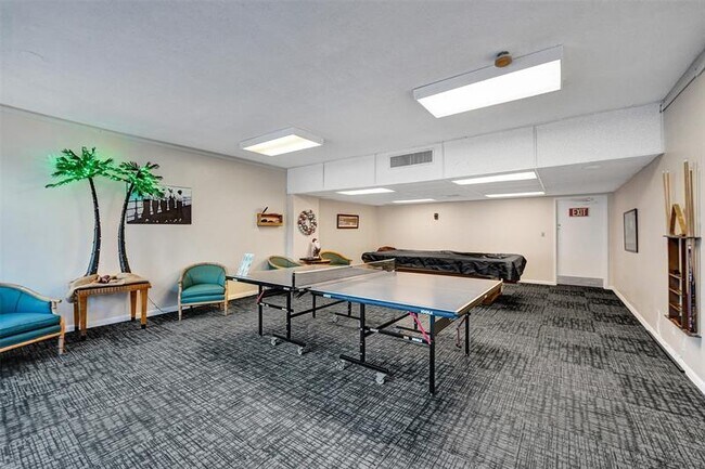 Building Photo - 1149 Hillsboro Mile