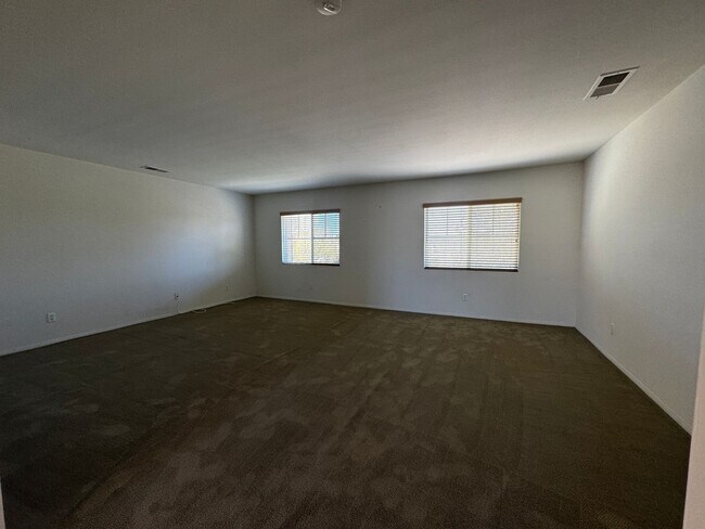 Building Photo - Spacious Temecula House with Bedroom and Bathroom on first floor!