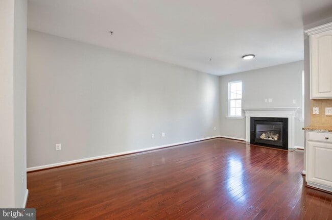 Building Photo - 844 Oriole Ave