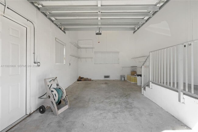 Building Photo - 5610 SW 43rd St