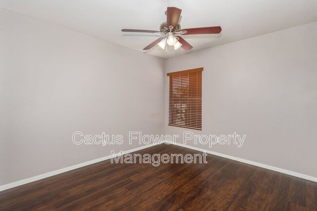 Building Photo - 308 W Liberty Ln