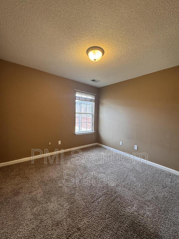 Building Photo - 115 Crossview Dr