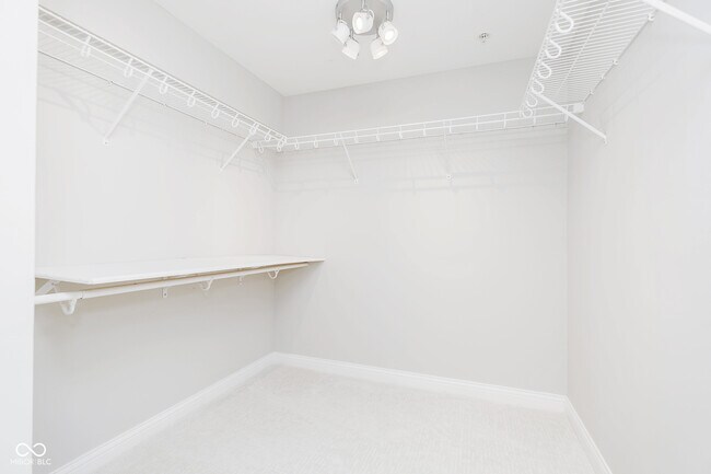 Building Photo - 350 N Meridian St