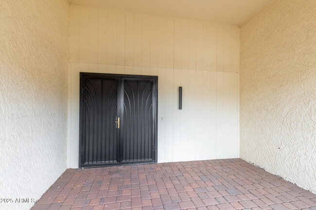 Building Photo - 4521 E Sunrise Dr