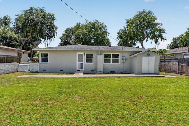 Building Photo - Charming Fullerton Cul-de-Sac Home with Large Yard & Detached Garage