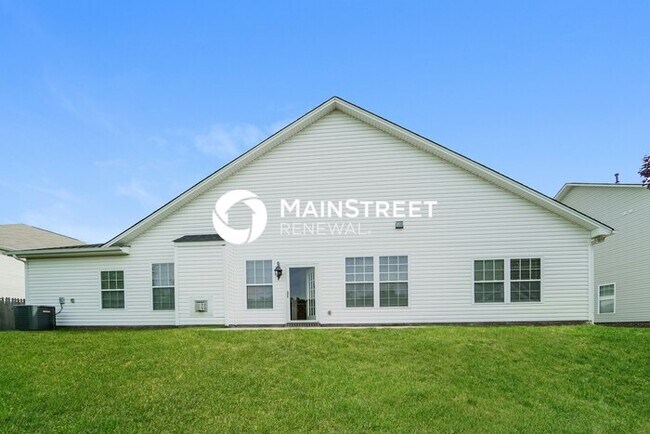 Building Photo - 5 Bedroom Pet-Friendly Home in Charlotte, NC with Main Street Renewal
