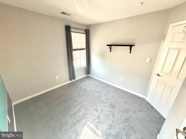 Building Photo - 9407 ASTON Vlg