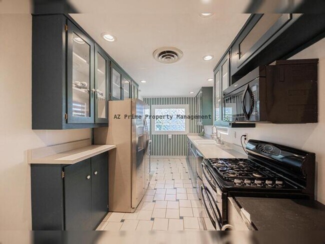 Building Photo - 3137 N 4th Ave