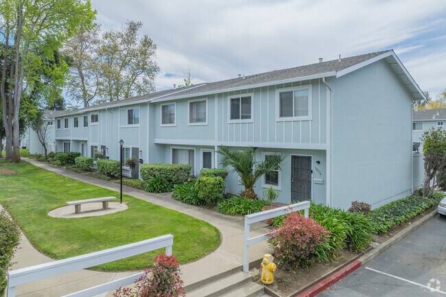 Alternate Exterior - 38517 Cherry Ln