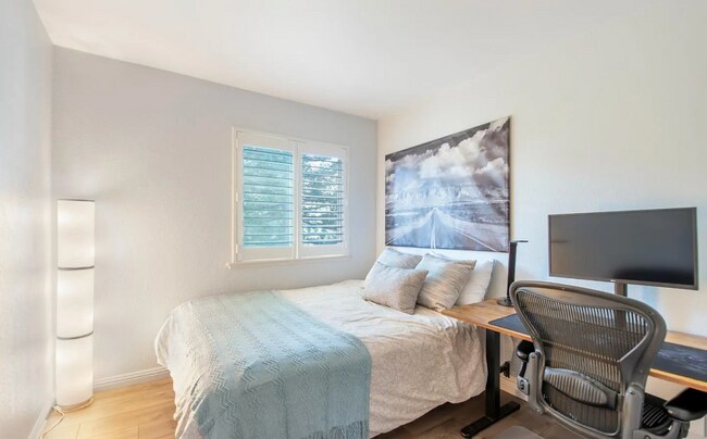 Building Photo - 1173 Capri Dr