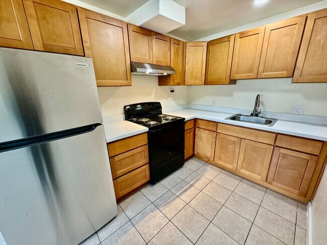 Building Photo - Ground Floor 1 Bed/1Bath Apartment in El Cerrito - Remodeled with 1 Parking Space Included