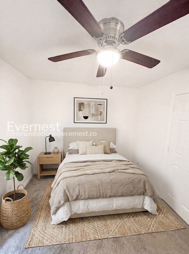 Building Photo - Spacious  Home with Deck, Patio, and Garage! / 3 Bed, 2 Bath / Available now!