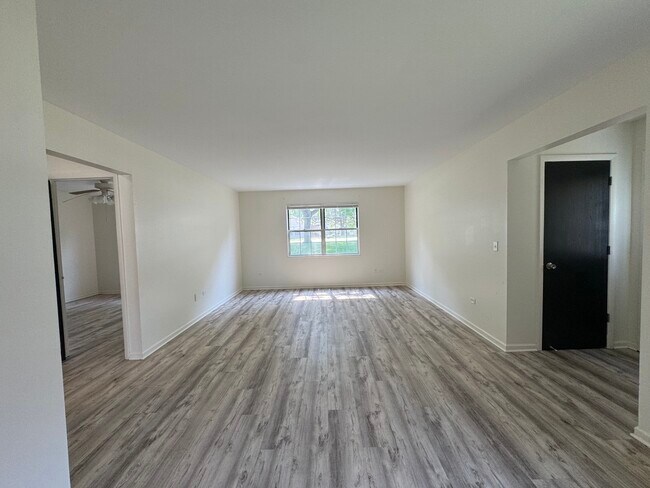 Building Photo - 458 N Lake Shore Dr