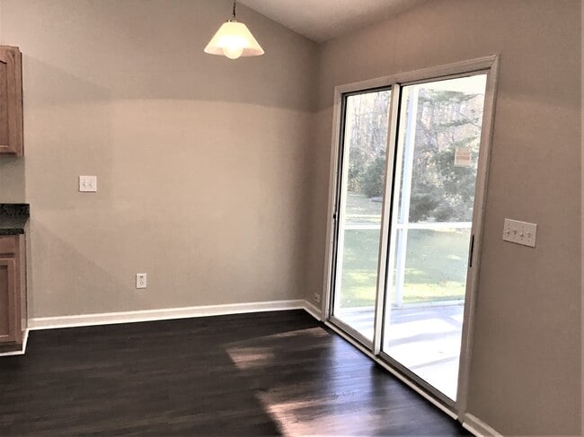 Building Photo - 5037 Thornton Dr