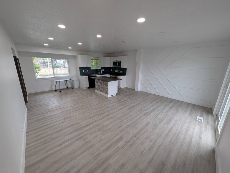 Building Photo - 5206 W Hunter Dr