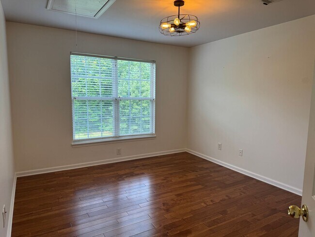 Building Photo - Brentwood 4BR Home