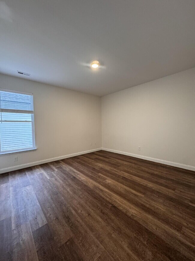 Building Photo - Modern 4-Bed, 3.5-Bath Home in Travelers R...