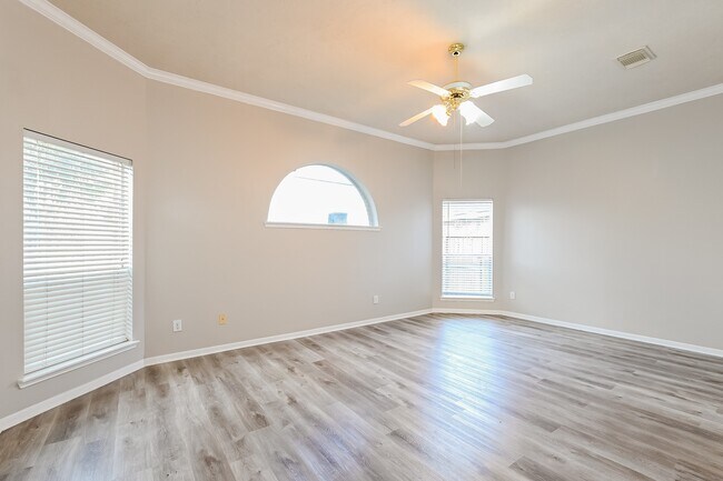 Building Photo - 2634 Vermillion Dr