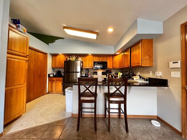 Building Photo - 4 Bed 3 Bath Townhouse in West Fort Collins!