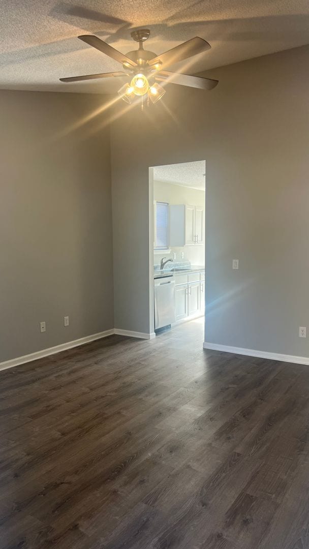 Building Photo - Sleek and Stylish 3 Bedroom, 2 full bath cottage home in Mid-town! Only $1750/mo.!!