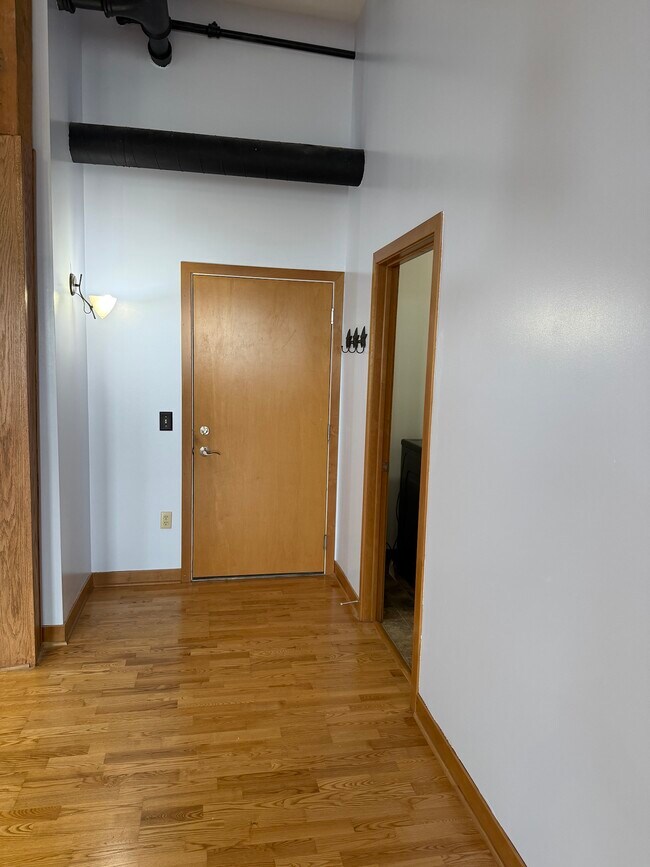 Building Photo - 720 S Marquette St