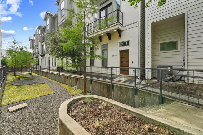 Building Photo - 5854 E Post Oak Ln