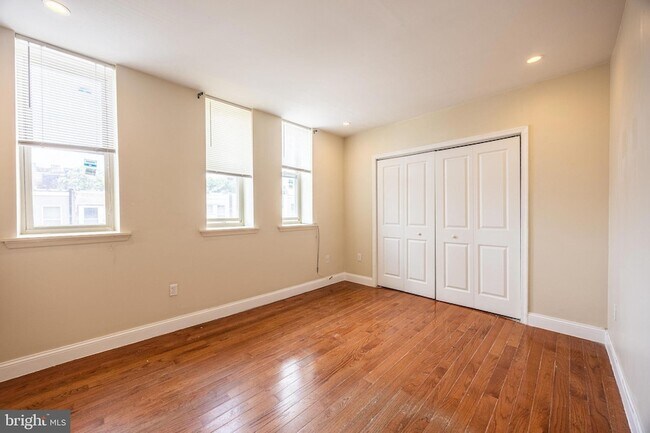 Building Photo - 4706 Chestnut St
