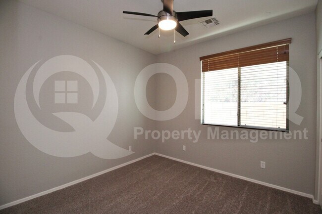 Building Photo - 4072 E Cherry Hills Dr
