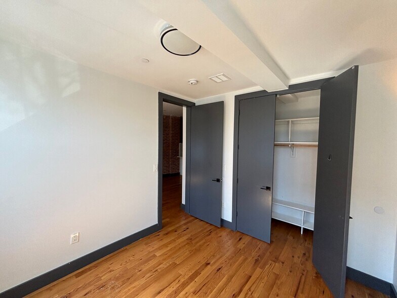 Building Photo - 568 Communipaw Ave